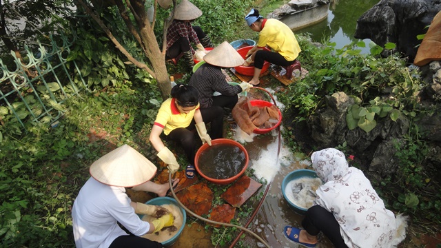 Đãi cát lấy nước sinh hoạt