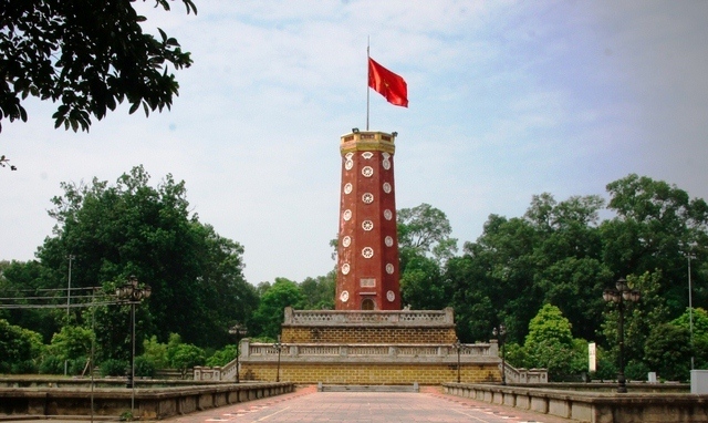 Vọng lâu - cột cờ (ảnh sưu tầm)