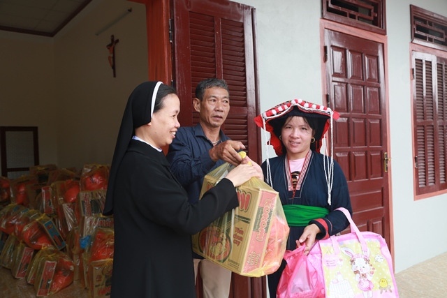 Nụ cười của niềm vui phục vụ