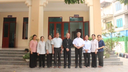 Đức cha Antôn Vũ Huy Chương và Đức cha Đaminh Nguyễn Văn Mạnh – Giám mục giáo phận Đà Lạt ghé thăm cộng đoàn Sơn Tây