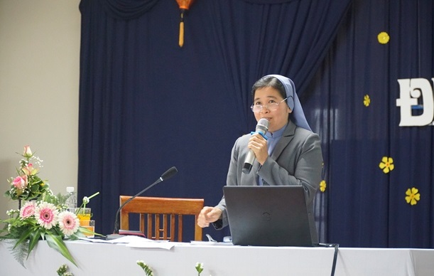 Sơ Anna Nguyễn Thị Mầu. FMA chia sẻ đề tài: “Sống Và Đồng Hành Cùng Người Trẻ”