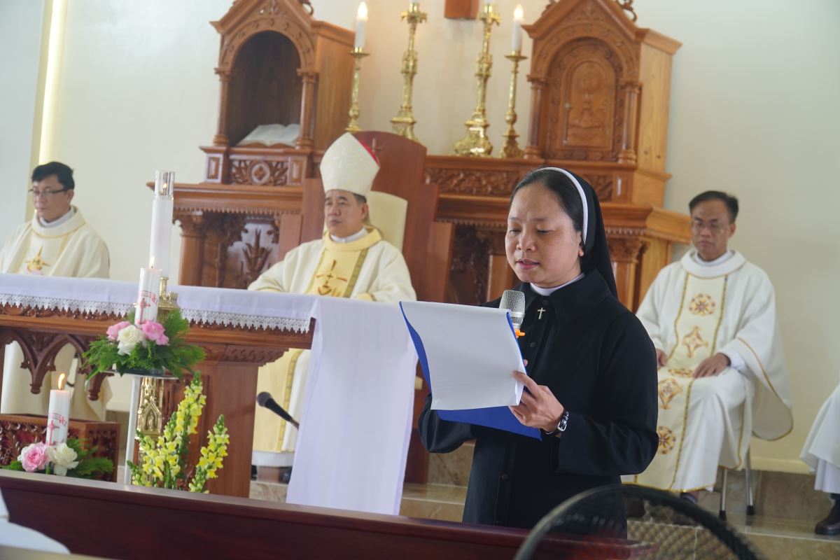 Chị Phó Tổng Phụ trách Maria Nguyễn Thị Thay dâng lời cám ơn