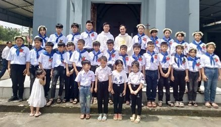 Thánh Lễ Xưng Tội - Rước Lễ Lần Đầu Tại Nhà Thờ Đại Lục