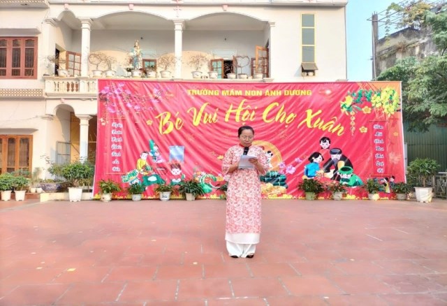 Cô Hiệu Phó Khai mạc chương trình