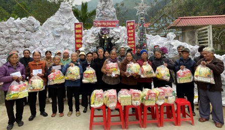 Trao Tặng Quà Giáng Sinh Cho Người Cao Tuổi Tại Tỉnh Yên Bái Và Sơn La