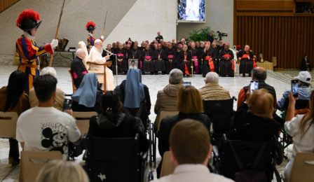 Đức Thánh Cha Gặp Gỡ Các Đoàn Hành Hương Sau Lễ Phong 7 Vị Thánh